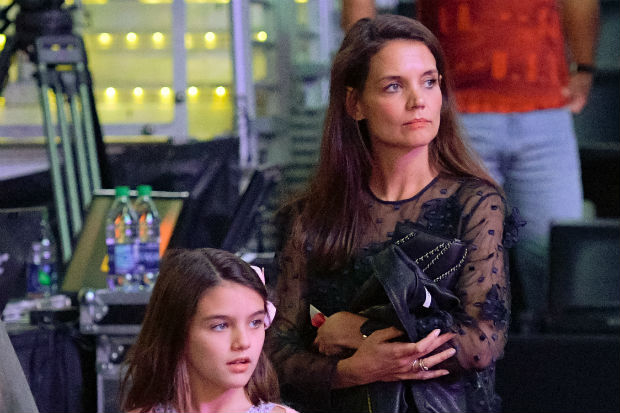 suri cruise and katie holmes enjoy a basketball game celebuzz