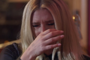 Watch Kesha Break Down in Tears 