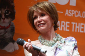 Celebs Pay Tribute to Mary Tyler Moore